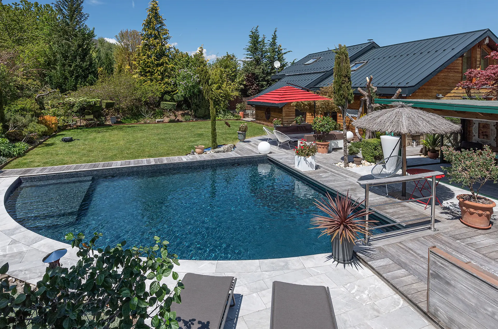 Piscine Saint-Mury-Monteymont vue jardin