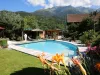 Piscine Saint-Mury-Monteymont terrasse bois