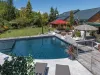 Piscine Saint-Mury-Monteymont vue jardin